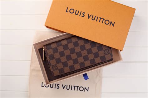 portafoglio supreme lv originale|Supreme x Louis Vuitton: What you need to know before .